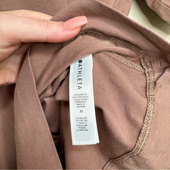 Athleta | Outbound Scoop Short Sleeve Tshirt | Medium - Picture 4 of 5